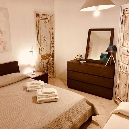 B&B Le Quattro Stagioni La Maddalena  Eksteriør billede