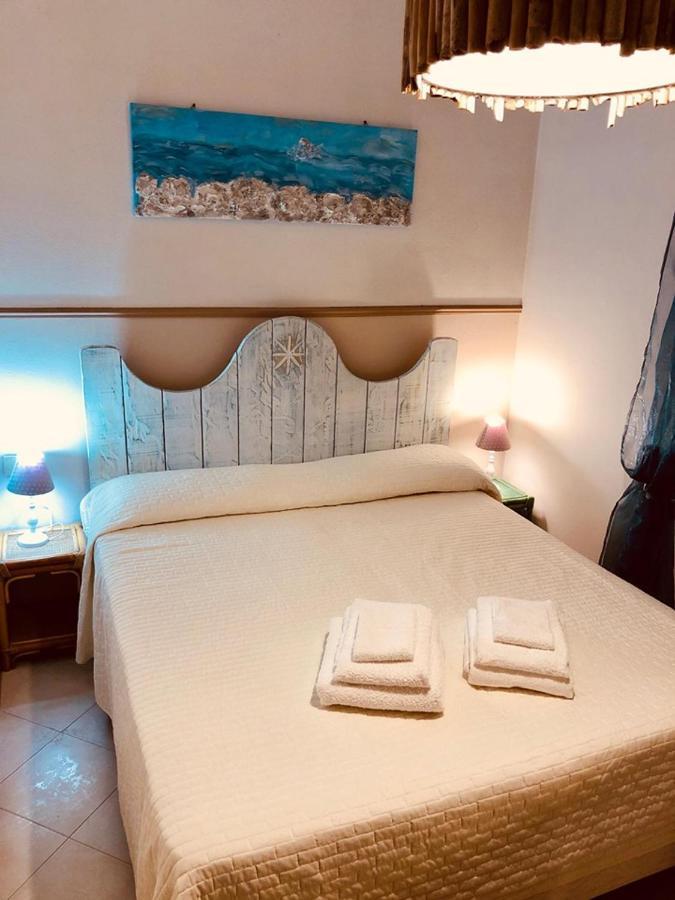 B&B Le Quattro Stagioni La Maddalena  Eksteriør billede