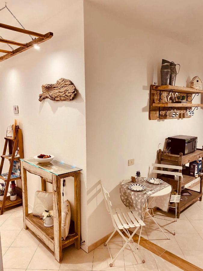 B&B Le Quattro Stagioni La Maddalena  Eksteriør billede