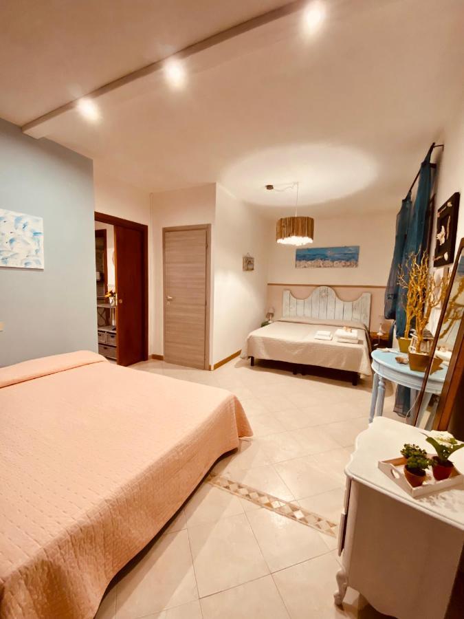 B&B Le Quattro Stagioni La Maddalena  Eksteriør billede
